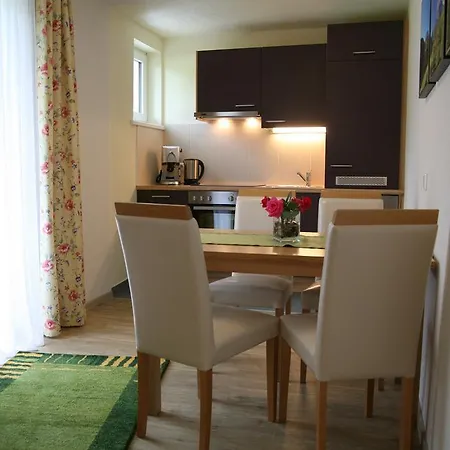 Apartmenthaus Dornroeschen Рамзау